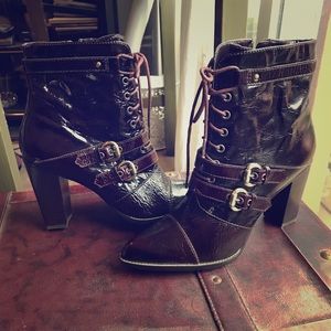 Stylish Burgundy booties size 9